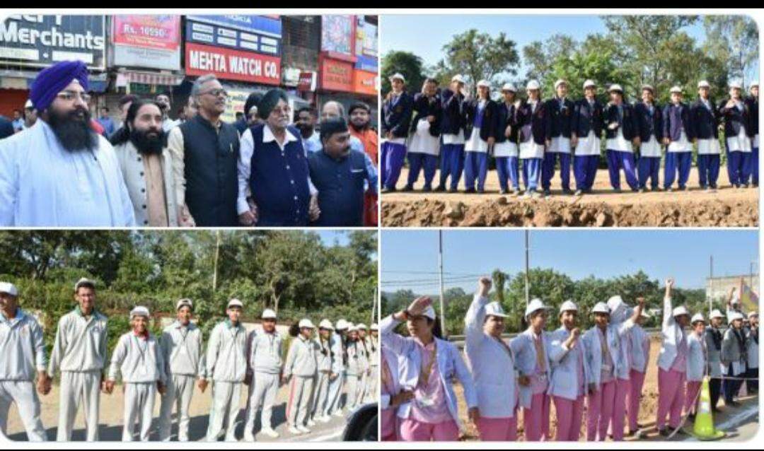पॉलीथीन के खिलाफ जुटे एक लाख लोग, बनाई 50 किमी लंबी मानव श्रंखला