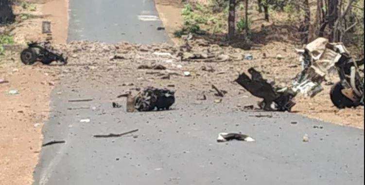 महाराष्ट्र के गढ़चिरौली में नक्सली हमले में 15 जवान शहीद, देखिए घटनास्थल का EXCLUSIVE वीडियो