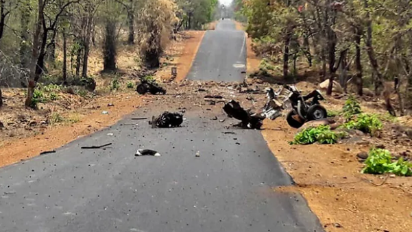 महाराष्ट्र के गढ़चिरौली में नक्सली हमले में 15 जवान शहीद, देखिए घटनास्थल का EXCLUSIVE वीडियो