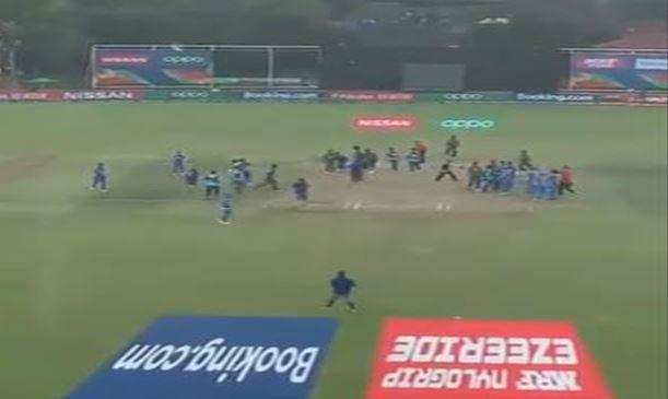 U-19 World Cup | फाइनल में भारतीय खिलाड़ियों से भिड़े बांग्लादेशी, देखिए वीडियो