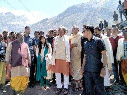 मुख्यमंत्री त्रिवेंद्र ने चारधाम यात्रा मार्गों में व्यवस्थाओं का लिया जायजा