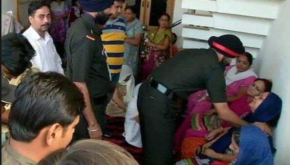 ये वीडियो आपको रुला देगा, शहीद मेजर की मां बोली- मेरे शेर बेटा कहां गया ?
