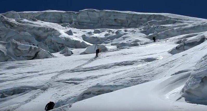 हिमालय में हिमवीर | “प्रशस्त पुण्य पंथ है…बढ़े चलो, बढ़े चलो”