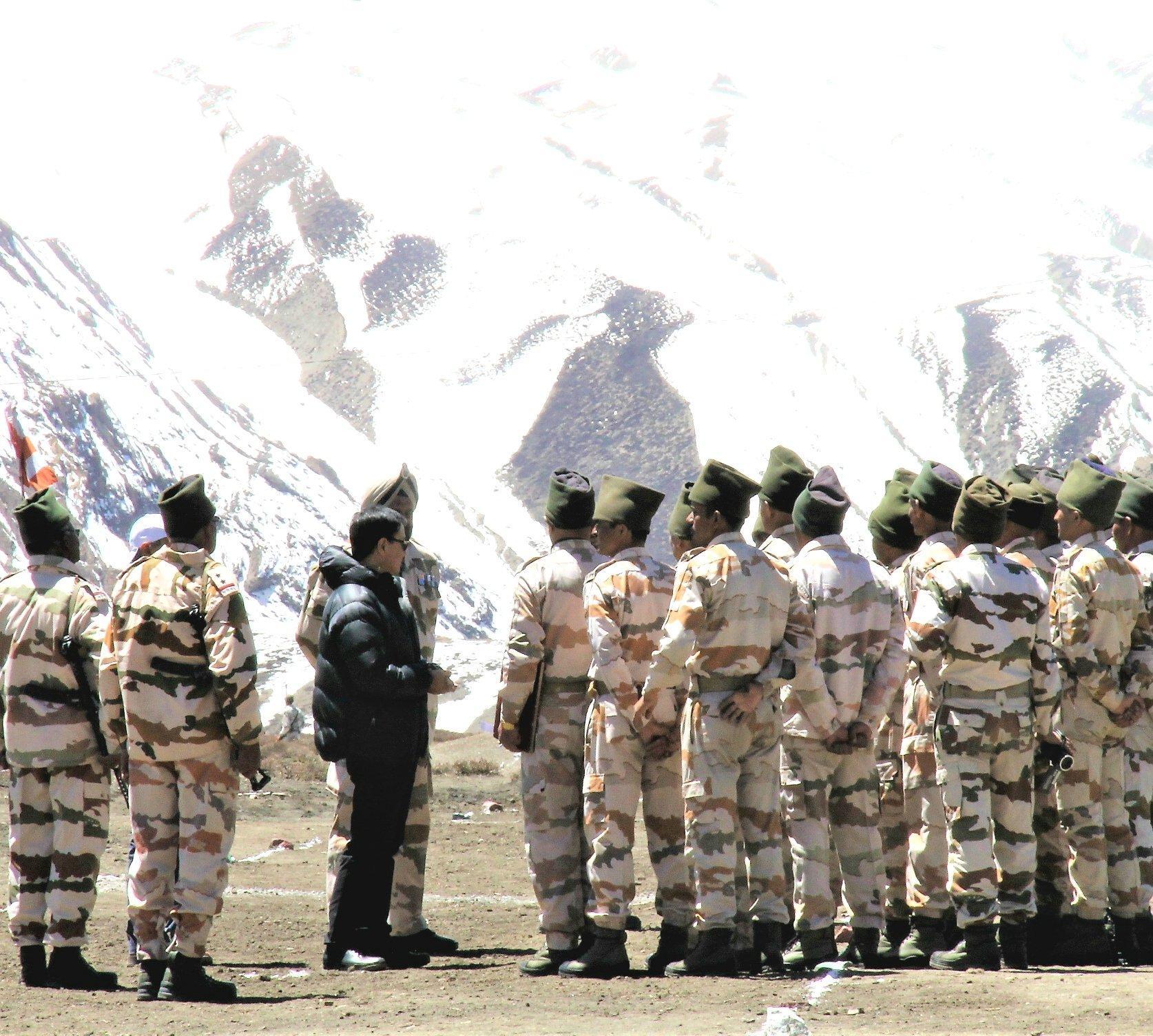 केंद्रीय मंत्री ने किया तिब्बत सीमा से लगी अग्रिम सीमा चौकियों का निरीक्षण