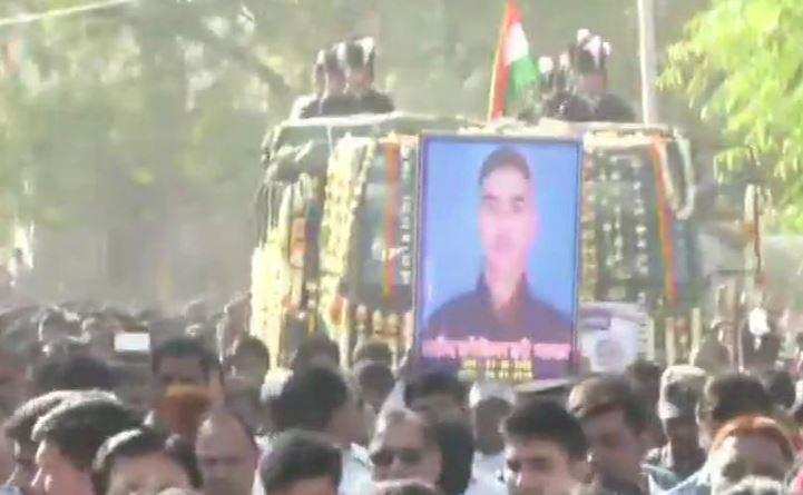 पैतृक गांव लाया गया शहीद हरि भाकर का पार्थिव शरीर, सैन्य सम्मान के साथ हुआ अंतिम संस्कार