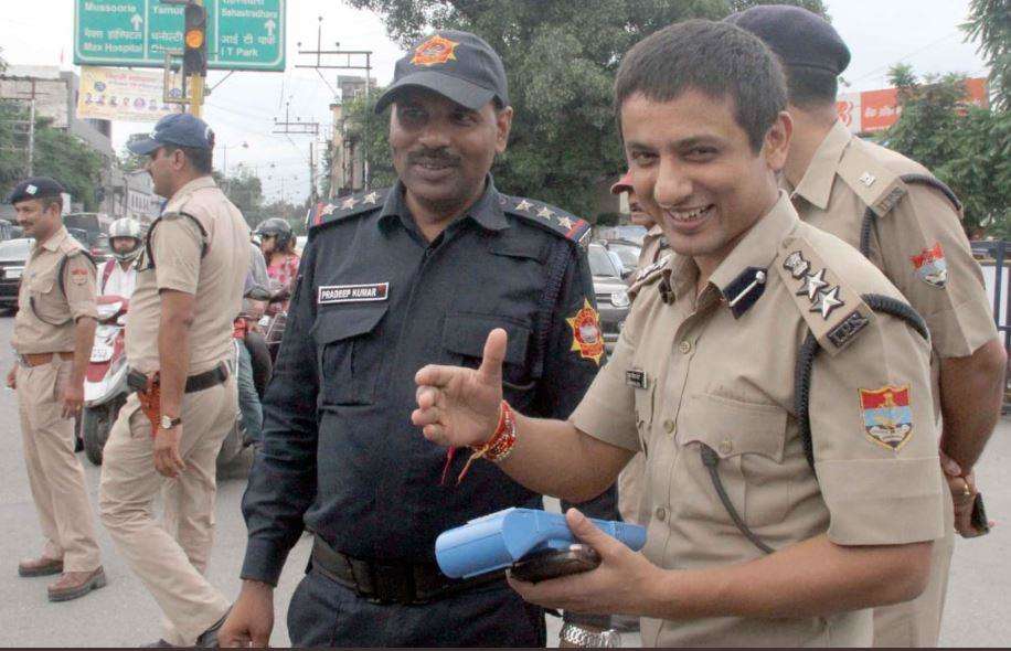 देहरादून पुलिस को मिली ई-चालान मशीन, एसएसपी ने किया शुभारंभ