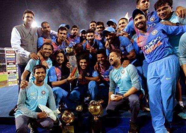 रोमांचक मुकाबले में जीता भारत, कार्तिक ने आखिरी गेंद पर लगाया छक्का
