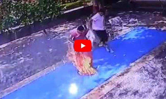 मंदिर में पूजा करते समय अचानक जल गई महिला, हालत गंभीर, देखिए वीडियो