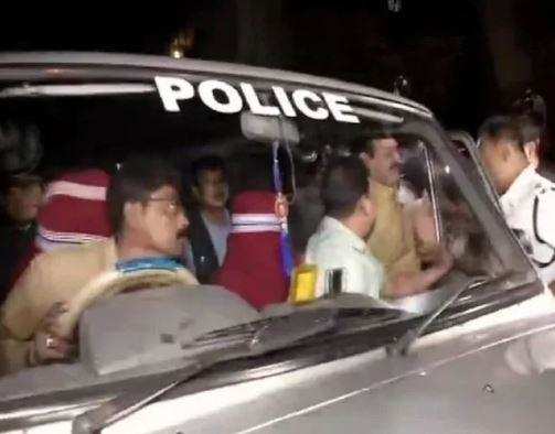 पुलिस कमिश्नर के घर छापेमारी करनी पहुंची CBI के 5 अधिकारियों को पुलिस ने किया गिरफ्तार, जानिए पूरा मामला