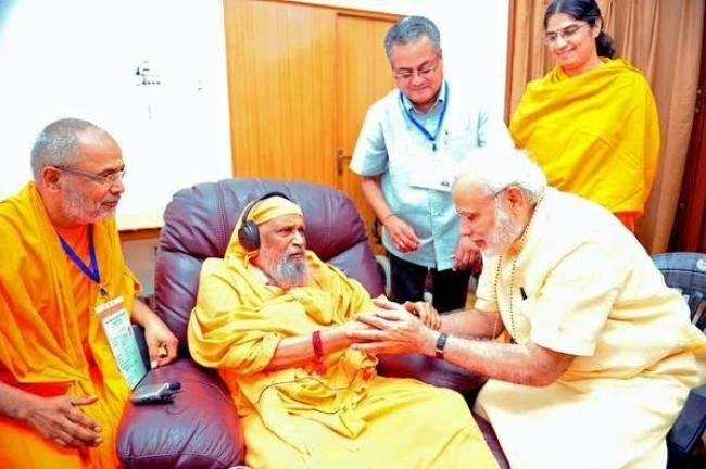 PM मोदी के गुरु स्वामी दयानंद सरस्वती को मरणोपरांत पद्म भूषण सम्मान
