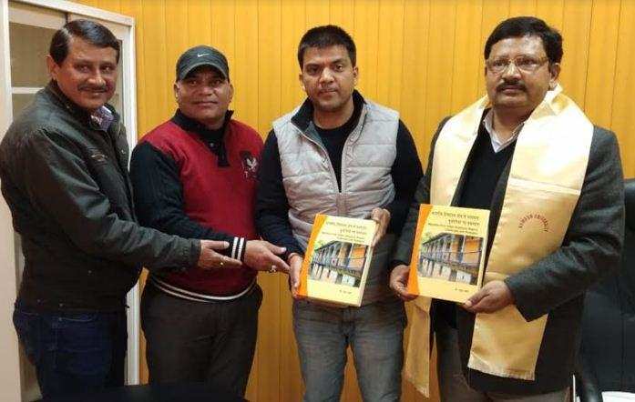 भारतीय हिमालय क्षेत्र से पलायन पर शोध पुस्तक की सूचना महानिदेशक ने की समीक्षा