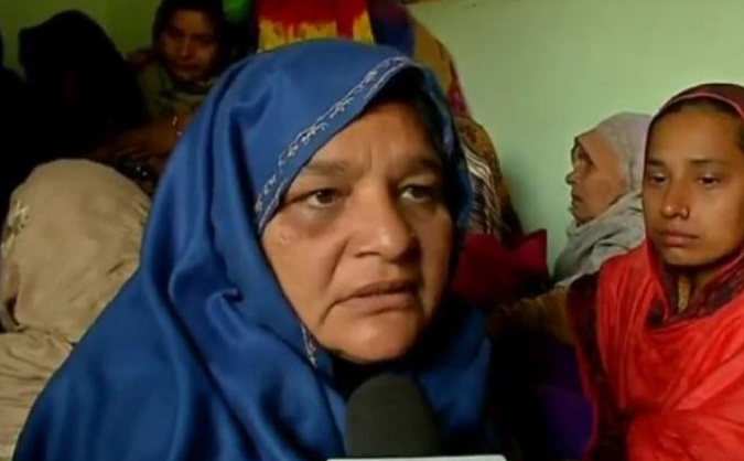 रोते हुए शहीद की मां बोली-  पाक इतना बड़ा नहीं है कि भारत उसे खत्म न कर पाए