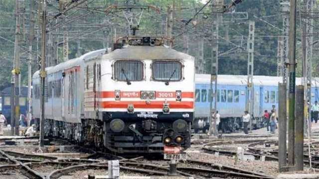 रेलवे ने इस वजह से रद्द की 314 ट्रेनें ! WhatsApp से ऐसे पता करें अपनी ट्रेन की स्थिति