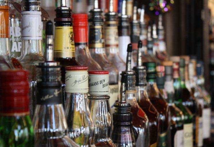 शराब बेचने वालो पर आबकारी विभाग की बड़ी कार्यवाही, राजस्व वसूलने में तोड़ा 18 साल का रिकॉर्ड