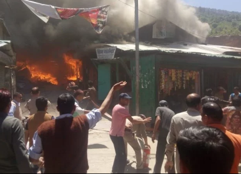 उत्तराखंड | बाजार में लगी भीषण आग, कई दुकानें जलकर हुई खाक