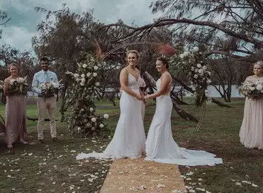 इन दो महिला क्रिकेटरों ने आपस में रचाई शादी, सोशल मीडिया पर वायरल हुई तस्वीरें
