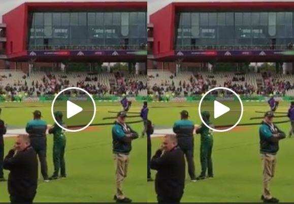 भारत से हार पर पाकिस्तानी कप्तान को फैंस ने इस तरह लताड़ा, देखिए वीडियो