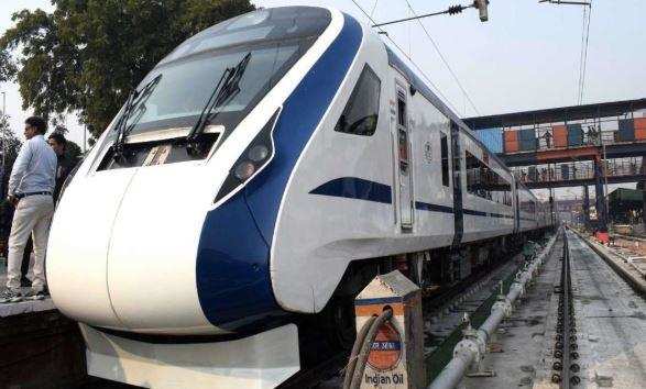 रेलवे ने ‘वंदे भारत एक्सप्रेस’ के टिकट का किराया घटाया, जानें अब कितना हुआ किराया
