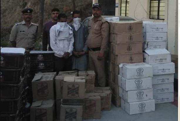 उत्तराखंड | चुनाव से पहले पुलिस की बड़ी कारवाई, लाखों की शराब की जब्त, दो गिरफ्तार