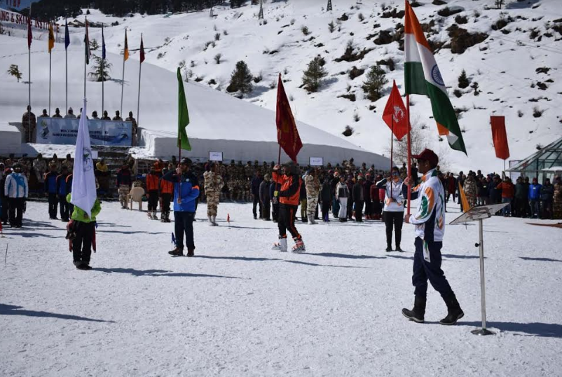 उत्तराखंड | औली स्की स्लोप पर जवानों ने दिखाया दम, स्कीइंग खेल करतब से मोहा मन