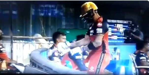 IPL | आउट होने पर विराट कोहली को आया गुस्सा, तोड़फोड़ का वीडियो वायरल