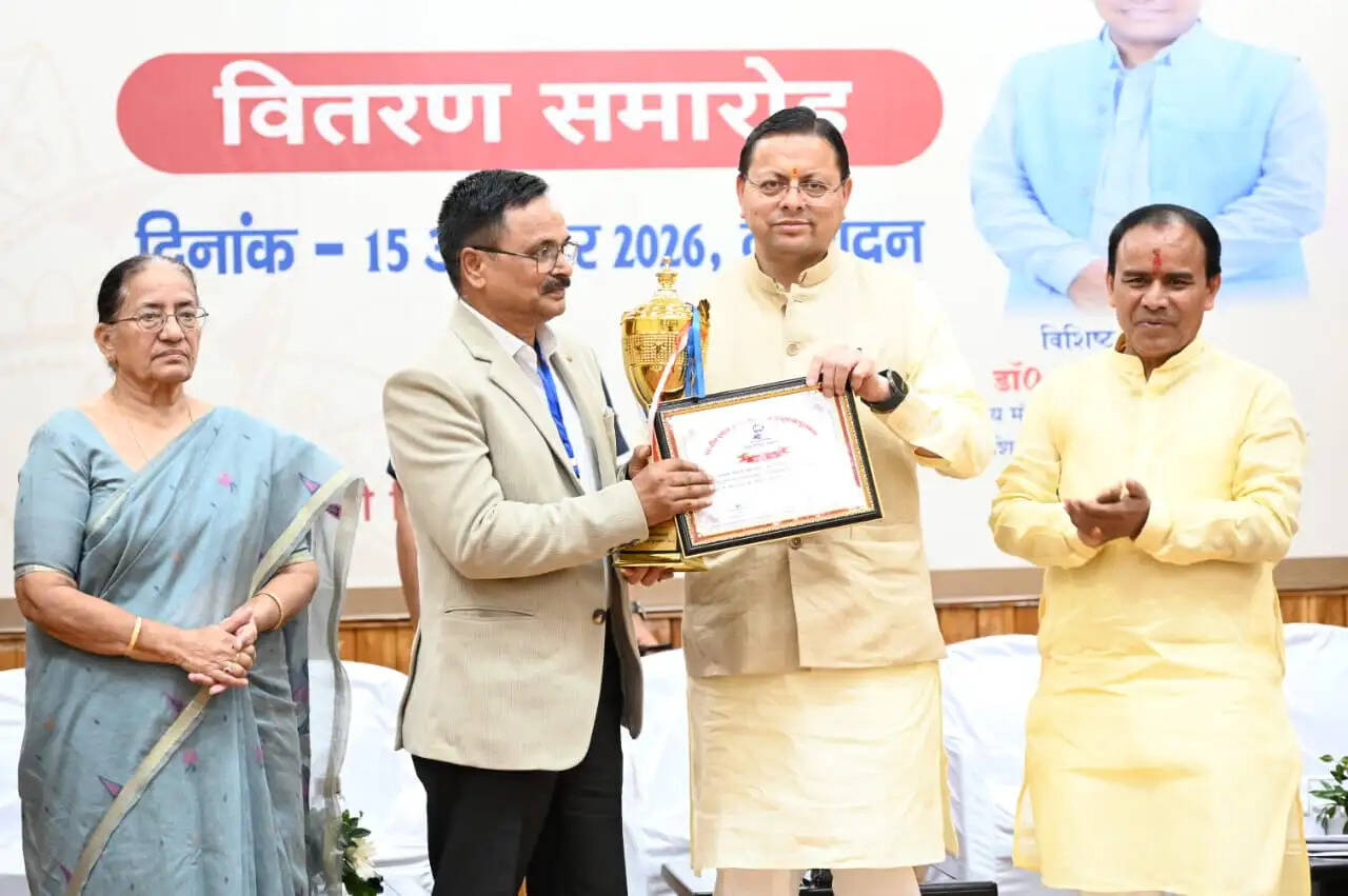 उत्तराखंड के 63 मेधावी विद्यार्थियों को CM धामी ने किया सम्मानित