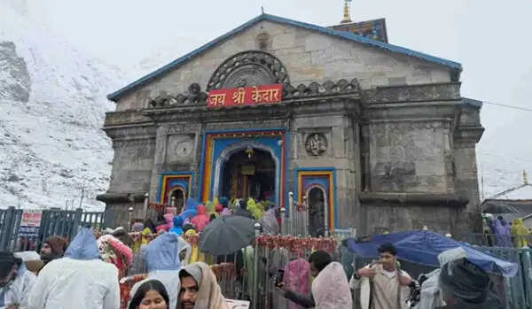 बर्फ से ढका बाबा केदार का दरबार